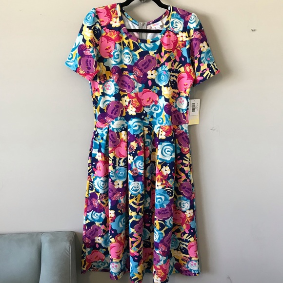LuLaRoe Dresses & Skirts - NWT LuLaRoe Disney Minnie Mouse Amelia Dress